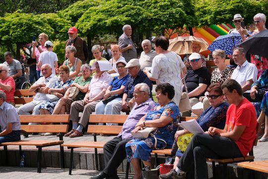 III Powiatowy Festiwal Piosenki Biesiadnej i Święto Rodzin Zastępczych w Nowinach [GALERIA ZDJĘĆ]