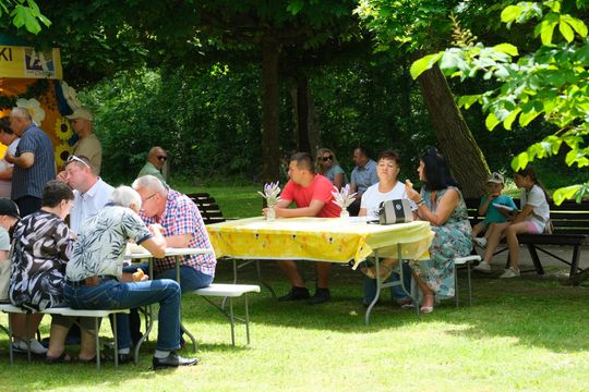 III Powiatowy Festiwal Piosenki Biesiadnej i Święto Rodzin Zastępczych w Nowinach [GALERIA ZDJĘĆ]