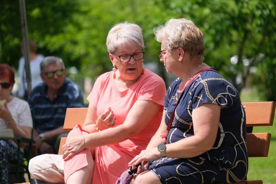 III Powiatowy Festiwal Piosenki Biesiadnej i Święto Rodzin Zastępczych w Nowinach [GALERIA ZDJĘĆ]