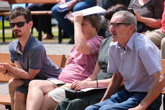 III Powiatowy Festiwal Piosenki Biesiadnej i Święto Rodzin Zastępczych w Nowinach [GALERIA ZDJĘĆ]