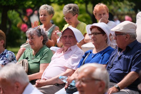 III Powiatowy Festiwal Piosenki Biesiadnej i Święto Rodzin Zastępczych w Nowinach [GALERIA ZDJĘĆ]