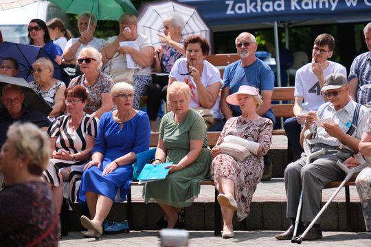 III Powiatowy Festiwal Piosenki Biesiadnej i Święto Rodzin Zastępczych w Nowinach [GALERIA ZDJĘĆ]