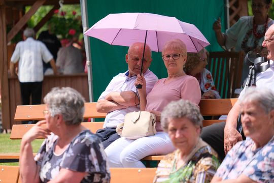 III Powiatowy Festiwal Piosenki Biesiadnej i Święto Rodzin Zastępczych w Nowinach [GALERIA ZDJĘĆ]