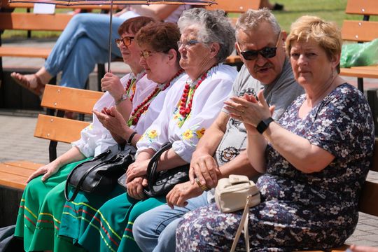 III Powiatowy Festiwal Piosenki Biesiadnej i Święto Rodzin Zastępczych w Nowinach [GALERIA ZDJĘĆ]