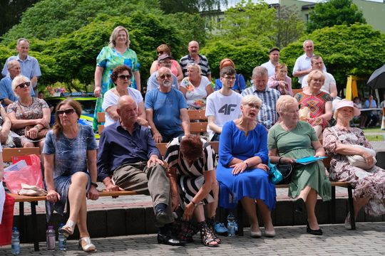 III Powiatowy Festiwal Piosenki Biesiadnej i Święto Rodzin Zastępczych w Nowinach [GALERIA ZDJĘĆ]