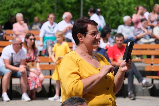 III Powiatowy Festiwal Piosenki Biesiadnej i Święto Rodzin Zastępczych w Nowinach [GALERIA ZDJĘĆ]