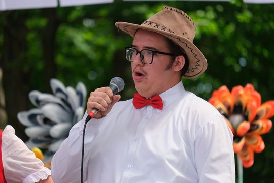 III Powiatowy Festiwal Piosenki Biesiadnej i Święto Rodzin Zastępczych w Nowinach [GALERIA ZDJĘĆ]