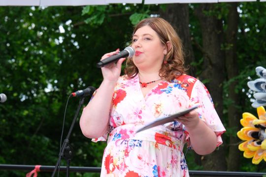 III Powiatowy Festiwal Piosenki Biesiadnej i Święto Rodzin Zastępczych w Nowinach [GALERIA ZDJĘĆ]