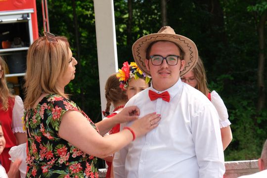 III Powiatowy Festiwal Piosenki Biesiadnej i Święto Rodzin Zastępczych w Nowinach [GALERIA ZDJĘĆ]