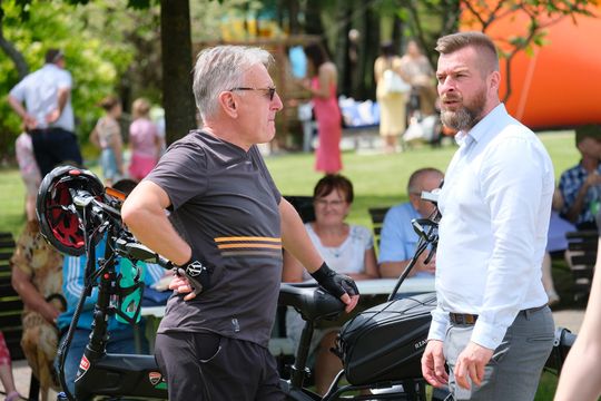 III Powiatowy Festiwal Piosenki Biesiadnej i Święto Rodzin Zastępczych w Nowinach [GALERIA ZDJĘĆ]