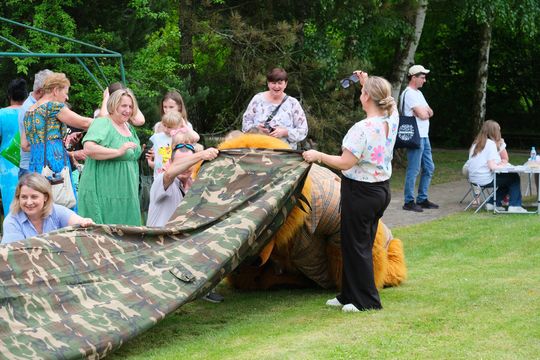 III Powiatowy Festiwal Piosenki Biesiadnej i Święto Rodzin Zastępczych w Nowinach [GALERIA ZDJĘĆ]