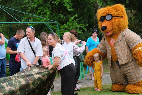 III Powiatowy Festiwal Piosenki Biesiadnej i Święto Rodzin Zastępczych w Nowinach [GALERIA ZDJĘĆ]