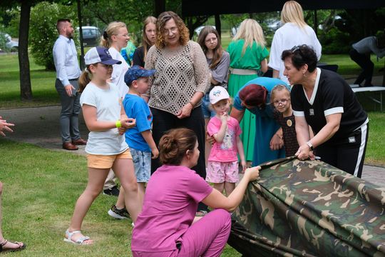 III Powiatowy Festiwal Piosenki Biesiadnej i Święto Rodzin Zastępczych w Nowinach [GALERIA ZDJĘĆ]