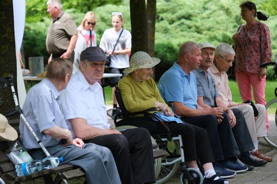 III Powiatowy Festiwal Piosenki Biesiadnej i Święto Rodzin Zastępczych w Nowinach [GALERIA ZDJĘĆ]