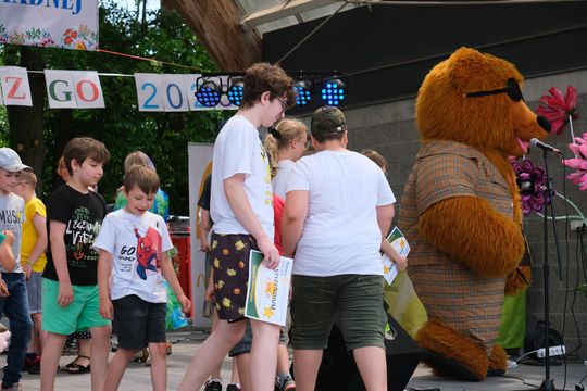 III Powiatowy Festiwal Piosenki Biesiadnej i Święto Rodzin Zastępczych w Nowinach [GALERIA ZDJĘĆ]