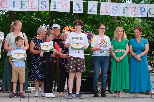 III Powiatowy Festiwal Piosenki Biesiadnej i Święto Rodzin Zastępczych w Nowinach [GALERIA ZDJĘĆ]