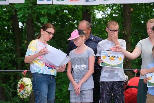 III Powiatowy Festiwal Piosenki Biesiadnej i Święto Rodzin Zastępczych w Nowinach [GALERIA ZDJĘĆ]