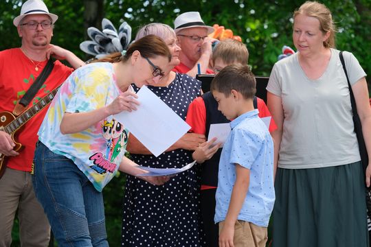 III Powiatowy Festiwal Piosenki Biesiadnej i Święto Rodzin Zastępczych w Nowinach [GALERIA ZDJĘĆ]