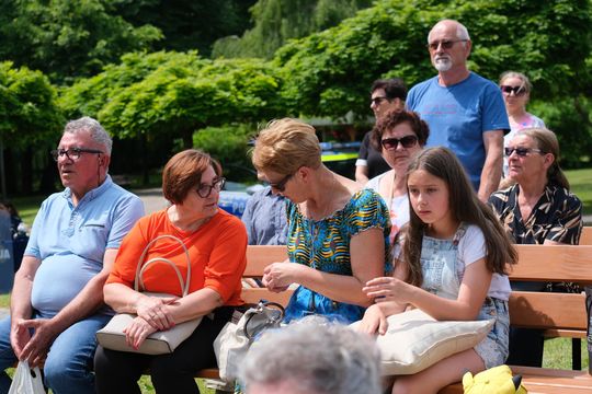 III Powiatowy Festiwal Piosenki Biesiadnej i Święto Rodzin Zastępczych w Nowinach [GALERIA ZDJĘĆ]