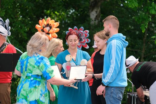 III Powiatowy Festiwal Piosenki Biesiadnej i Święto Rodzin Zastępczych w Nowinach [GALERIA ZDJĘĆ]