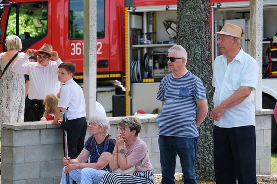III Powiatowy Festiwal Piosenki Biesiadnej i Święto Rodzin Zastępczych w Nowinach [GALERIA ZDJĘĆ]
