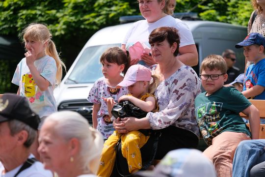 III Powiatowy Festiwal Piosenki Biesiadnej i Święto Rodzin Zastępczych w Nowinach [GALERIA ZDJĘĆ]