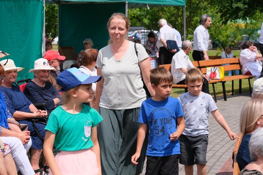 III Powiatowy Festiwal Piosenki Biesiadnej i Święto Rodzin Zastępczych w Nowinach [GALERIA ZDJĘĆ]