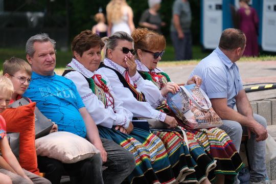 III Powiatowy Festiwal Piosenki Biesiadnej i Święto Rodzin Zastępczych w Nowinach [GALERIA ZDJĘĆ]