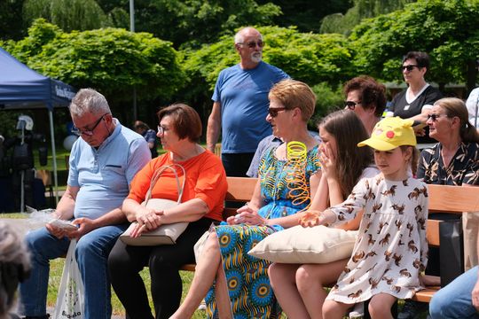 III Powiatowy Festiwal Piosenki Biesiadnej i Święto Rodzin Zastępczych w Nowinach [GALERIA ZDJĘĆ]