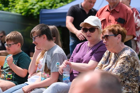 III Powiatowy Festiwal Piosenki Biesiadnej i Święto Rodzin Zastępczych w Nowinach [GALERIA ZDJĘĆ]