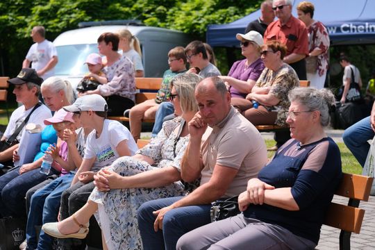 III Powiatowy Festiwal Piosenki Biesiadnej i Święto Rodzin Zastępczych w Nowinach [GALERIA ZDJĘĆ]