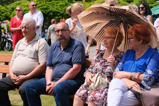 III Powiatowy Festiwal Piosenki Biesiadnej i Święto Rodzin Zastępczych w Nowinach [GALERIA ZDJĘĆ]