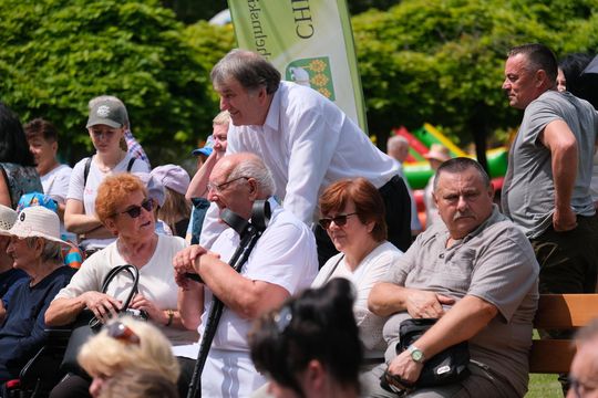 III Powiatowy Festiwal Piosenki Biesiadnej i Święto Rodzin Zastępczych w Nowinach [GALERIA ZDJĘĆ]