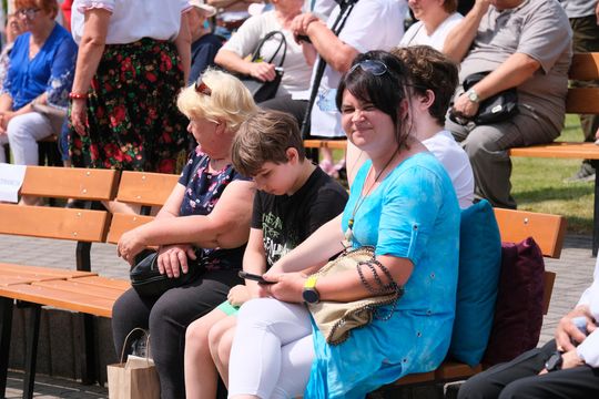 III Powiatowy Festiwal Piosenki Biesiadnej i Święto Rodzin Zastępczych w Nowinach [GALERIA ZDJĘĆ]