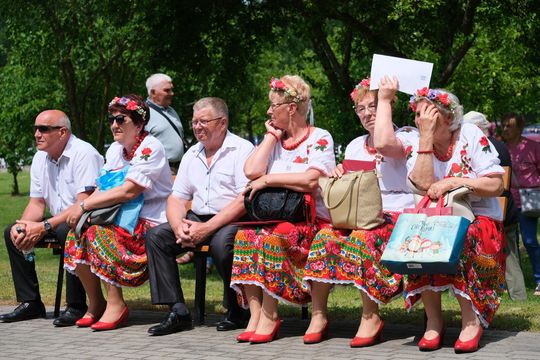 III Powiatowy Festiwal Piosenki Biesiadnej i Święto Rodzin Zastępczych w Nowinach [GALERIA ZDJĘĆ]
