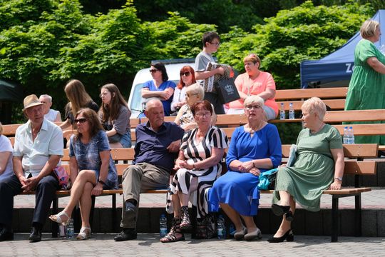 III Powiatowy Festiwal Piosenki Biesiadnej i Święto Rodzin Zastępczych w Nowinach [GALERIA ZDJĘĆ]