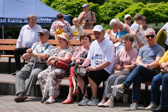 III Powiatowy Festiwal Piosenki Biesiadnej i Święto Rodzin Zastępczych w Nowinach [GALERIA ZDJĘĆ]
