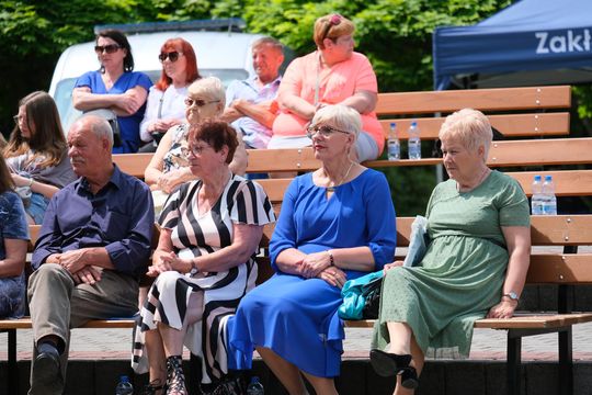 III Powiatowy Festiwal Piosenki Biesiadnej i Święto Rodzin Zastępczych w Nowinach [GALERIA ZDJĘĆ]