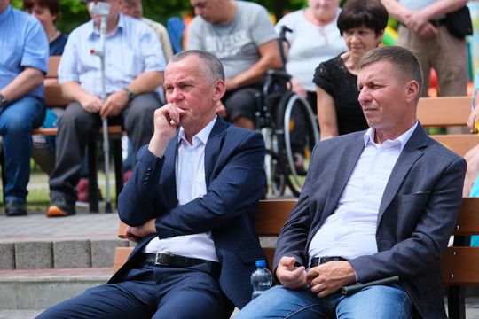 III Powiatowy Festiwal Piosenki Biesiadnej i Święto Rodzin Zastępczych w Nowinach [GALERIA ZDJĘĆ]