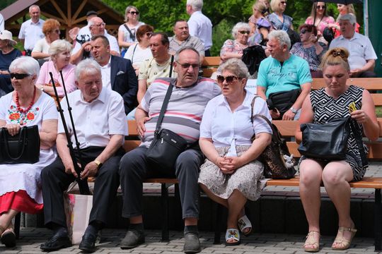 III Powiatowy Festiwal Piosenki Biesiadnej i Święto Rodzin Zastępczych w Nowinach [GALERIA ZDJĘĆ]