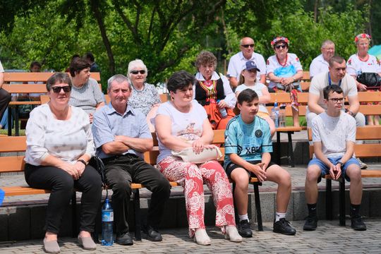 III Powiatowy Festiwal Piosenki Biesiadnej i Święto Rodzin Zastępczych w Nowinach [GALERIA ZDJĘĆ]