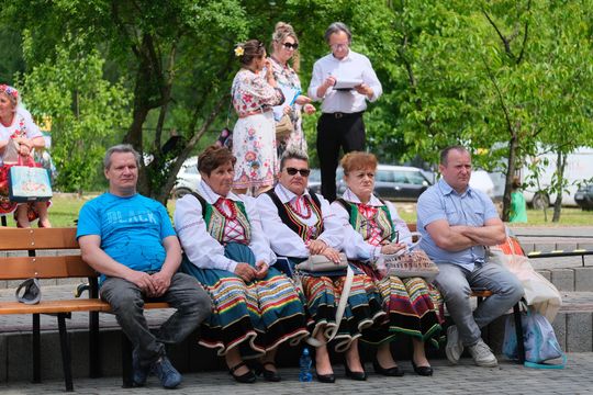 III Powiatowy Festiwal Piosenki Biesiadnej i Święto Rodzin Zastępczych w Nowinach [GALERIA ZDJĘĆ]