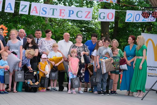 III Powiatowy Festiwal Piosenki Biesiadnej i Święto Rodzin Zastępczych w Nowinach [GALERIA ZDJĘĆ]