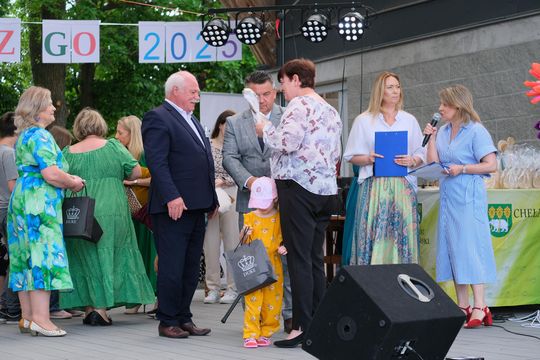 III Powiatowy Festiwal Piosenki Biesiadnej i Święto Rodzin Zastępczych w Nowinach [GALERIA ZDJĘĆ]