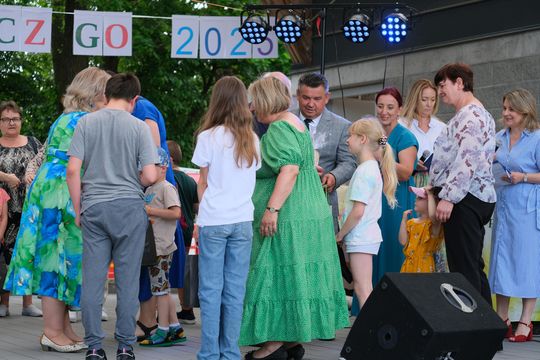 III Powiatowy Festiwal Piosenki Biesiadnej i Święto Rodzin Zastępczych w Nowinach [GALERIA ZDJĘĆ]
