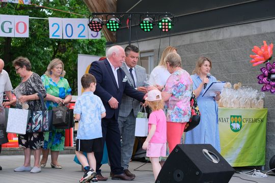 III Powiatowy Festiwal Piosenki Biesiadnej i Święto Rodzin Zastępczych w Nowinach [GALERIA ZDJĘĆ]