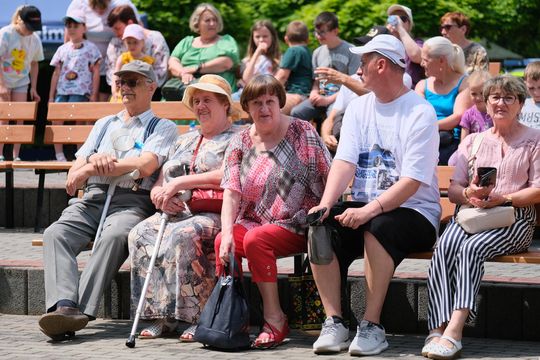 III Powiatowy Festiwal Piosenki Biesiadnej i Święto Rodzin Zastępczych w Nowinach [GALERIA ZDJĘĆ]