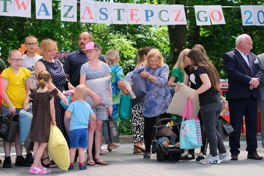 III Powiatowy Festiwal Piosenki Biesiadnej i Święto Rodzin Zastępczych w Nowinach [GALERIA ZDJĘĆ]