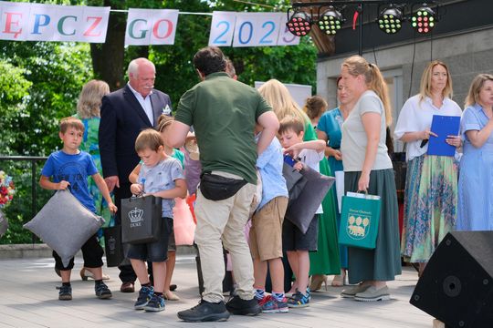 III Powiatowy Festiwal Piosenki Biesiadnej i Święto Rodzin Zastępczych w Nowinach [GALERIA ZDJĘĆ]