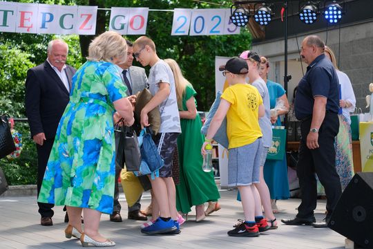 III Powiatowy Festiwal Piosenki Biesiadnej i Święto Rodzin Zastępczych w Nowinach [GALERIA ZDJĘĆ]